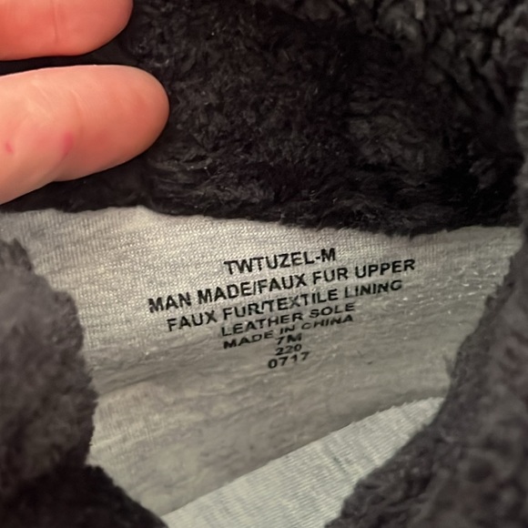 Tommy Hilfiger Furry Black leather tennis shoe sneakers women's size 7 - Picture 13 of 13